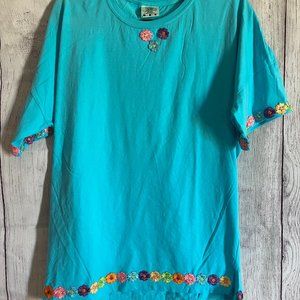 256 scoop neck tee with applique flowers and hip slits